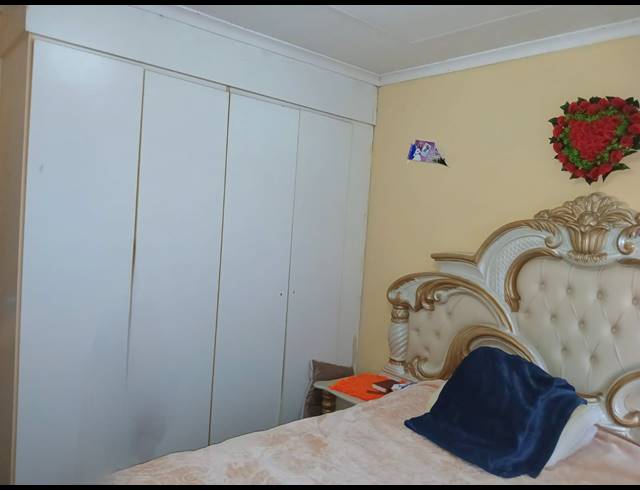 2 BEDROOM SECTIONAL TITLE FOR SALE IN GREENHILLS